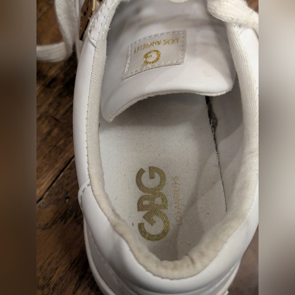 GBG Los Angeles White Sneakers with Gold Logo & Rhinestone Embellishment Sz 9 - Picture 11 of 15